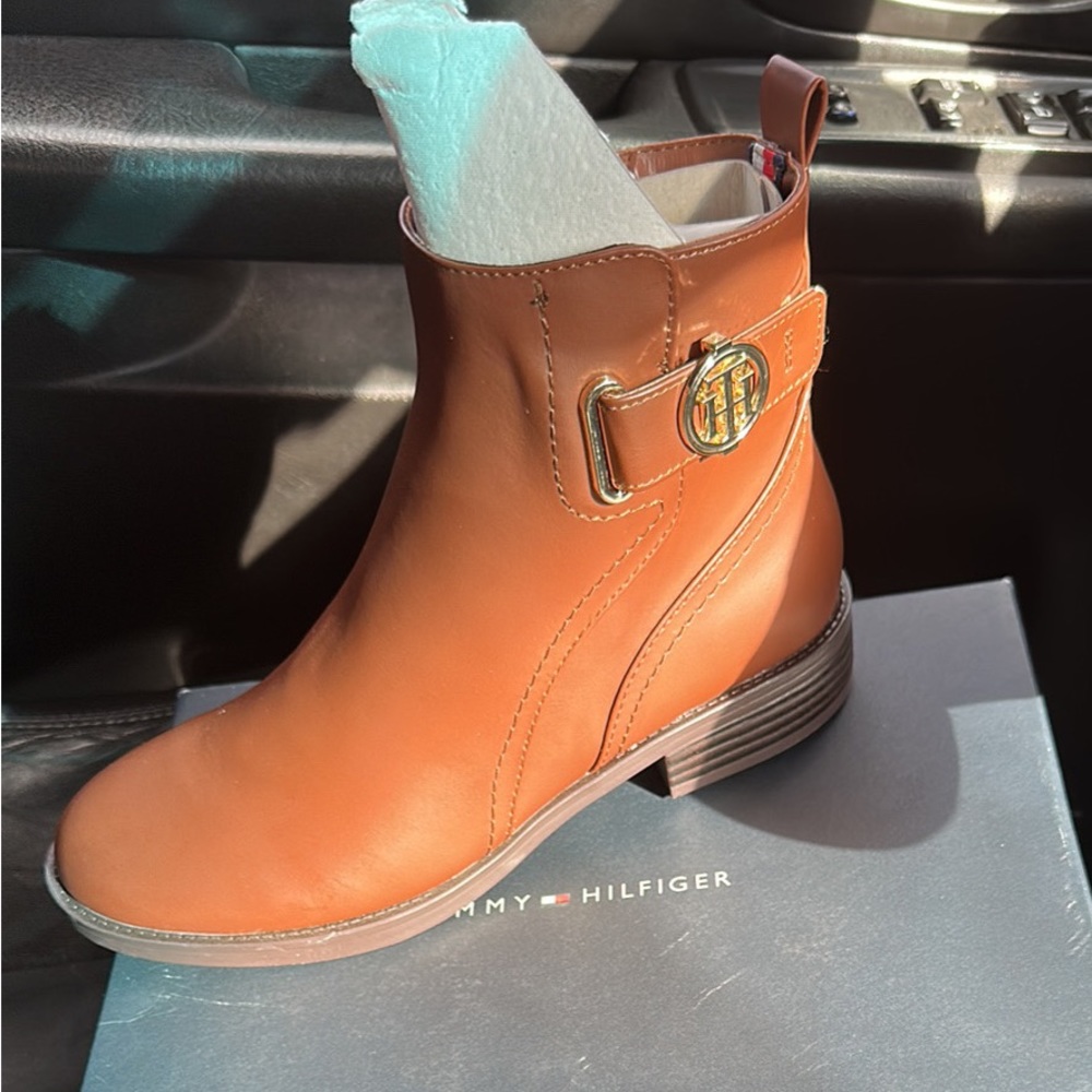 Brand new women Tommy Hilfiger shoe boots